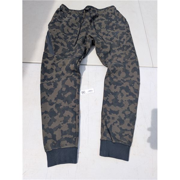 Nike Sportswear Tech Fleece Joggers Green Camo Size M
