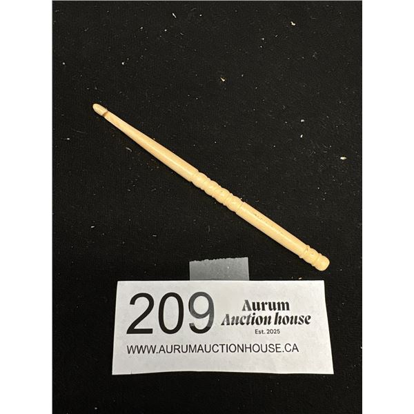 A Victorian 1890s Turned Bone Crochet Hook