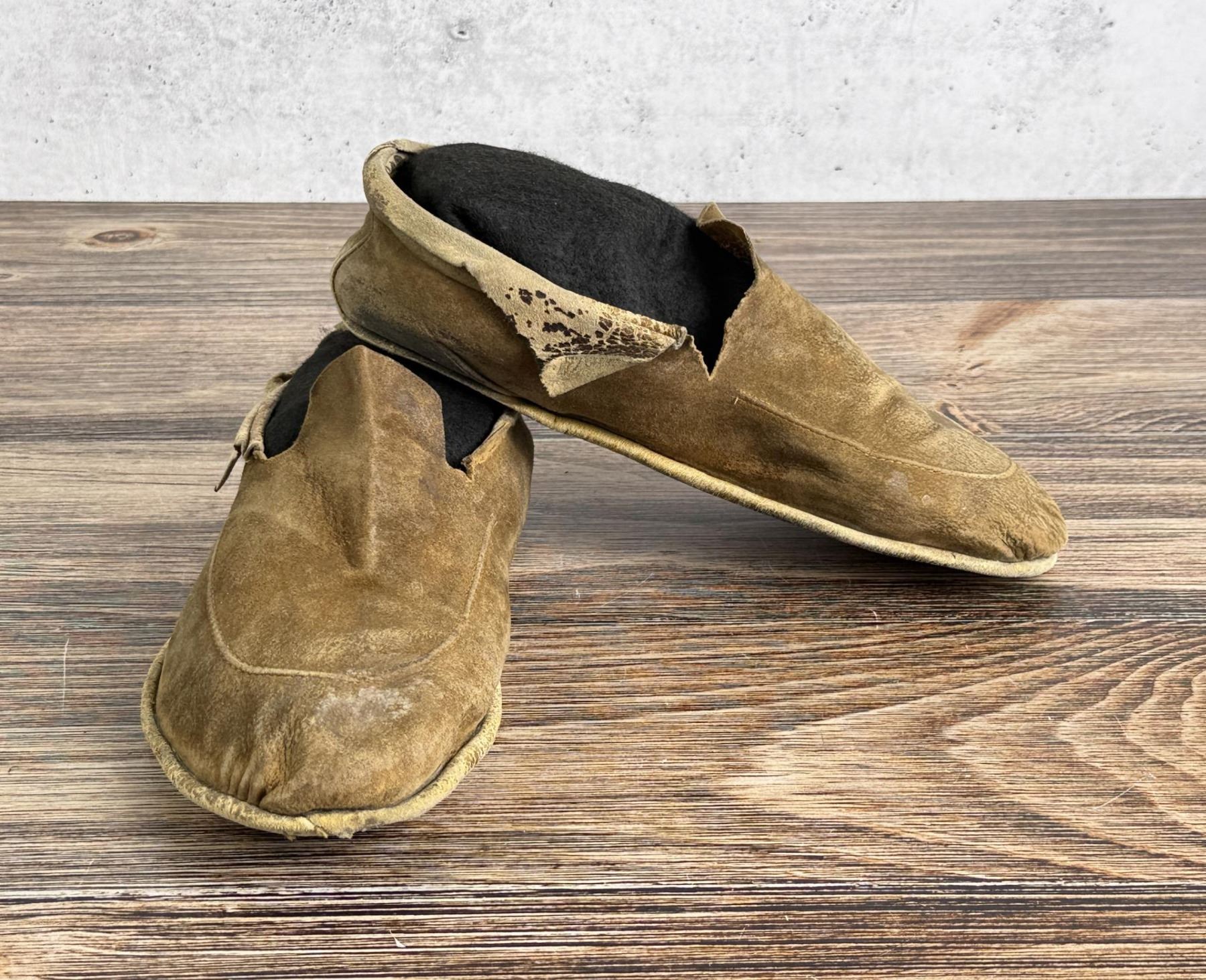 Black Powder Rendezvous Leather Moccasins