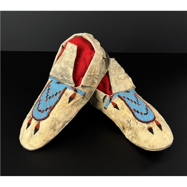 Montana Blackfoot Native American Indian Moccasins