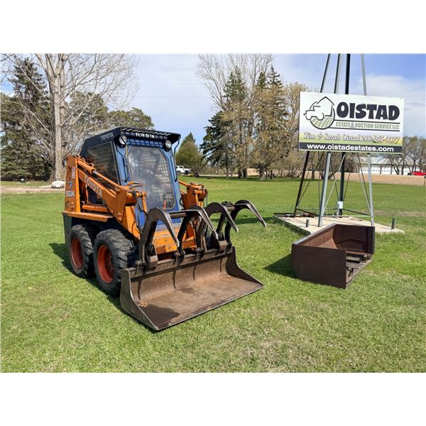 TOYOTA SDK 7 SKID STEER W/ CAB, GRAPPLE, SCOOP, & FORKS BRACKET - WORKS!