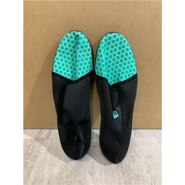 Black & Light Bluish/Green Water Shoes - Men's Size 12.5 - Women's 14.5