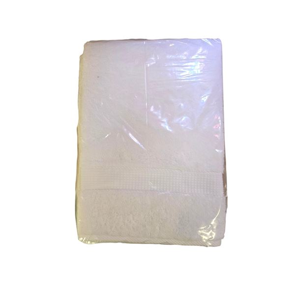 Box of New Organic 100% Cotton Bath Towel, White, Size 70x132 cm (Approx. 13 Pcs) - R.V. $89.99/pcs