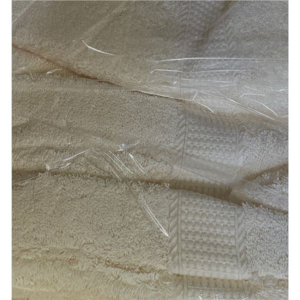 Box of New Organic 100% Cotton Bath Sheets, Ivory, Size 90x182 cm (Approx. 12 Pcs) - R.V. $129.99/pc