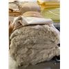 Image 2 : Group of Foam Pads and Cotton Fibers