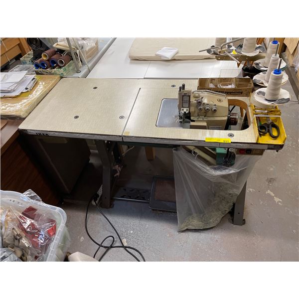 Mauser Spezial Industrial Sewing Machine with Table