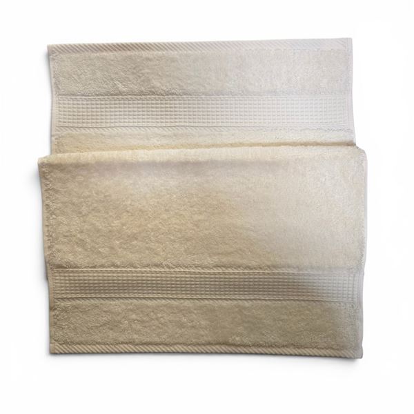 Organic Cotton Hand Towels, Ivory - Size: 16" x 30", 600 GSM / approx. Quant: 90 pcs (1 Box). R.V. $