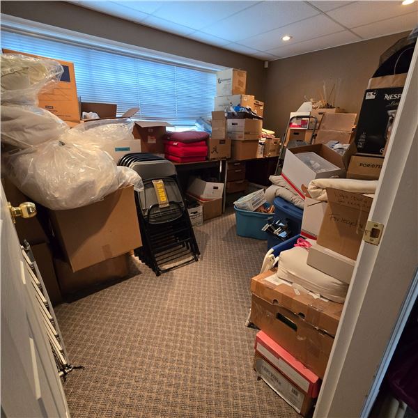 Room Lot - includes 2 Desks/Set of Folding Chairs/Duvet Samples/Electronics/New Bags & More (Must ta