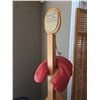 Image 2 : Décor Lot - includes Rattan Divider, Cushion Display Stand, Fan & Mirror