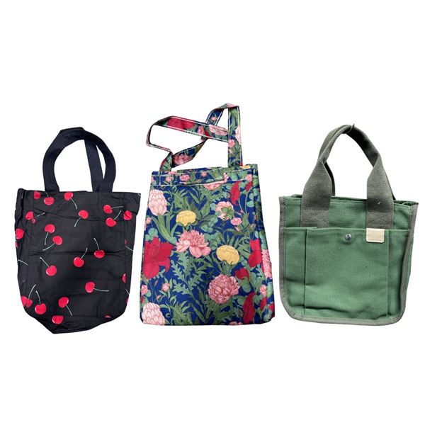 New Assorted Insulated Bags & Canvas Tote Bags - RV: $240 - Mixed Styles & Colours
