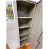 Image 2 : White Cabinet