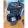 Image 1 : Group of 2 Trash Can