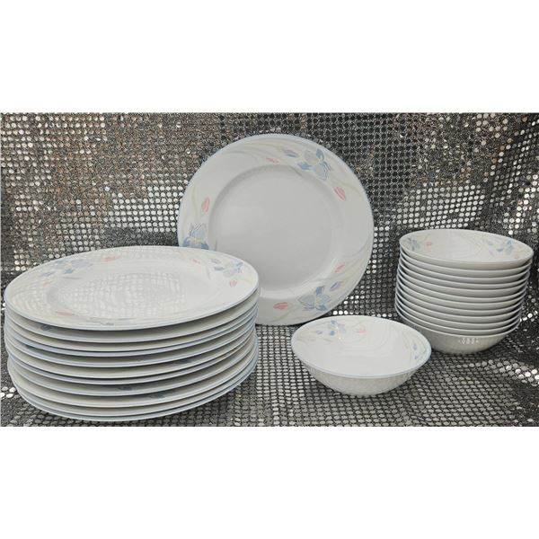 Porcelain Dinnerware Set with Floral Pattern, 28 Pieces