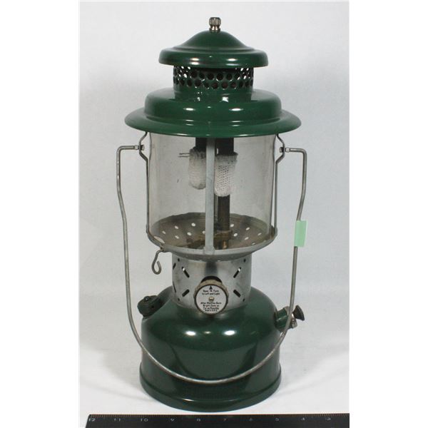 VINTAGE COLEMAN LANTERN MODEL 220E NICE SHAPE
