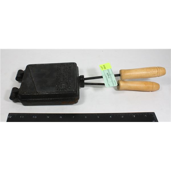 VINTAGE CAST IRON SANDWICH MAKER