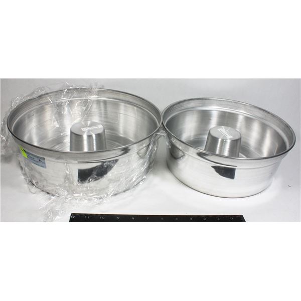 PAIR OF RING CAKE MOLDS