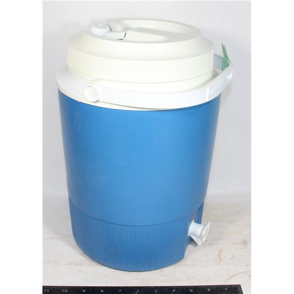 LARGE RUBBERMAID TRAVEL BEVERAGE CONTAINER