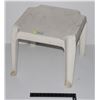 Image 1 : RUBBERMAID GARDEN STOOL