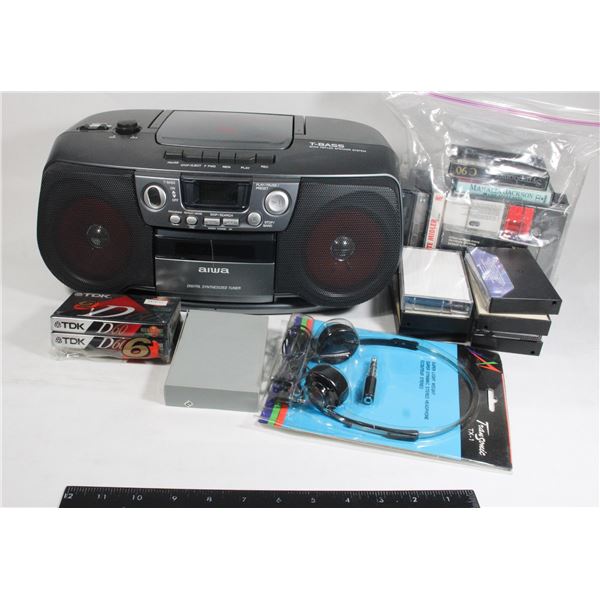 BOX OF MUSIC ITEMS INCLUDING CD/CASSETTE/AM/FM