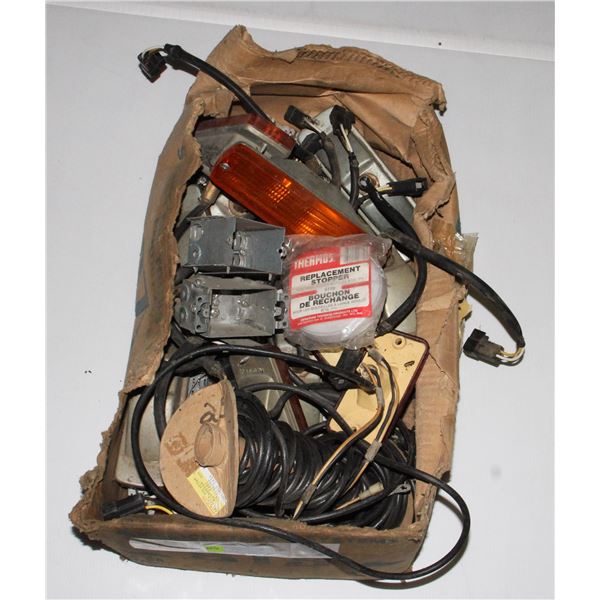 MIXED BOX OF ITEMS INCLUDING CRYSLER SIGNAL