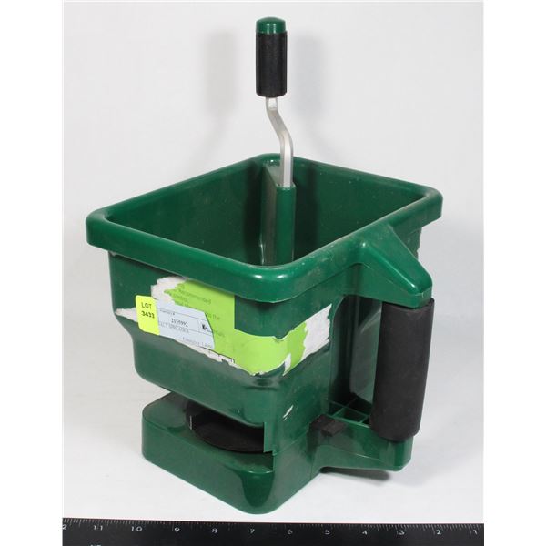 SEED/SALT SPREADER