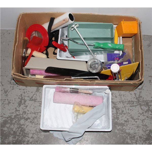 TOTE WITH ASSORTED PAINTING SUPPLIES / PAINTBRUSHES