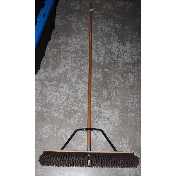 LARGE PUSH BROOM