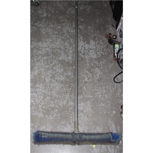 LARGE PUSH BROOM