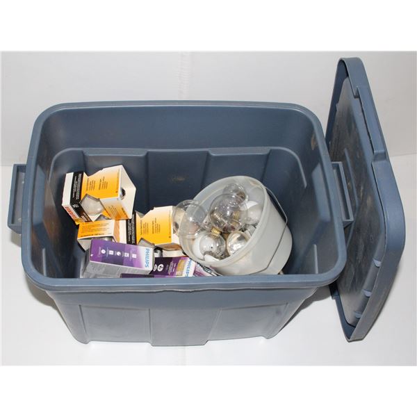 RUBBERMAID ROUGHNECK TOTE WITH LIGHTBULBS