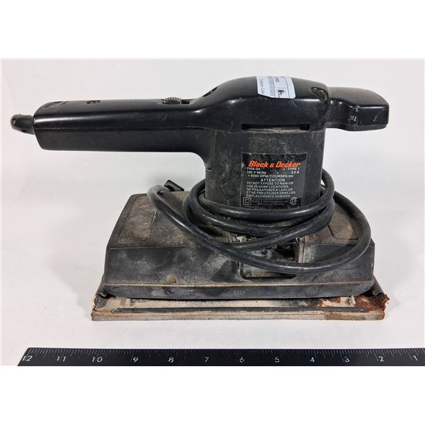 BLACK & DECKER FINISH SANDER 1/2 SHEET