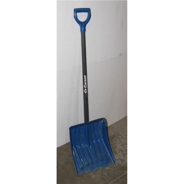 SNOW SHOVEL