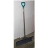 Image 1 : SNOW SHOVEL