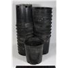 Image 1 : 20 PLANTER POTS