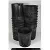 Image 1 : 20 PLANTER POTS