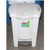 Image 1 : STEP GARBAGE CAN