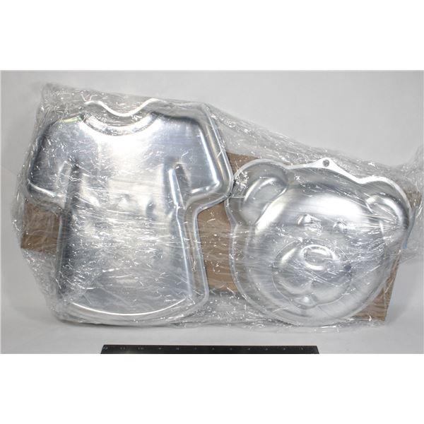 WILTON TEDDY BEAR CAKE PAN & T-SHIRT BAKE PAN