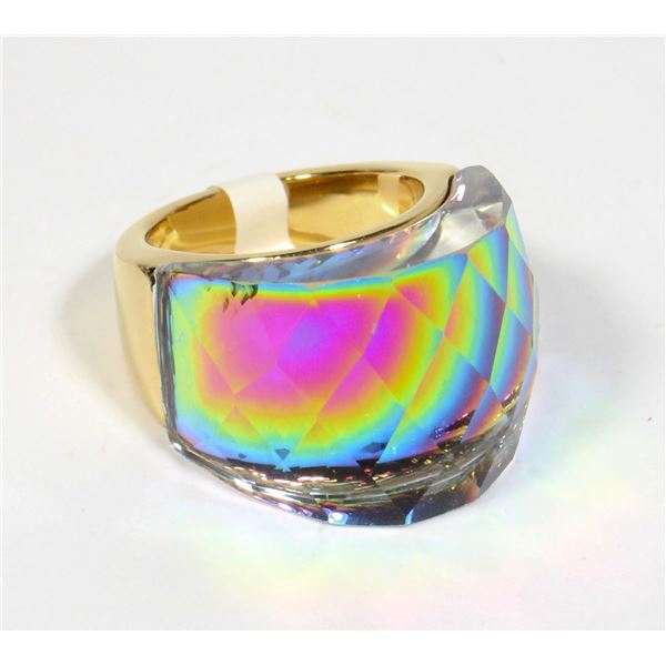 NEW WELL BUILT PRISM EFFECT SIZE 7 GOLD COLOR