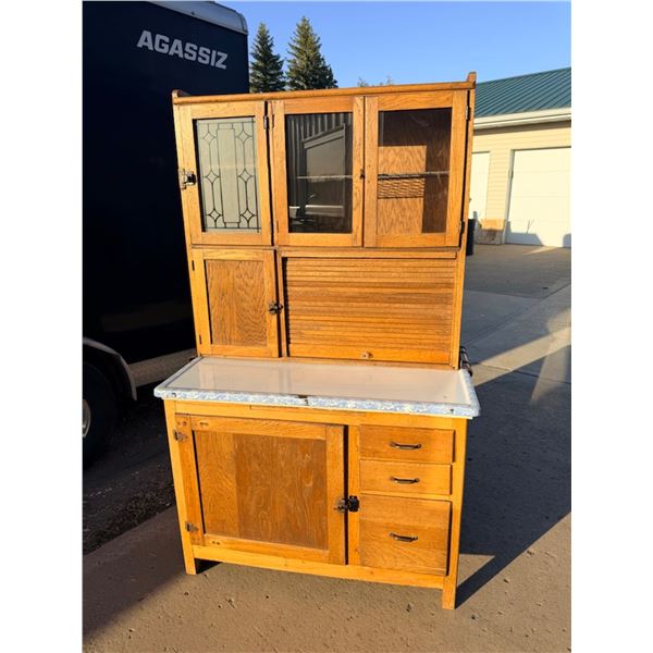 HOOSIER CUPBOARD IN EXCELLENT CONDITION