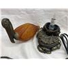 Image 12 : VINTAGE PELICAN COLORED GLASS AND METAL LAMP