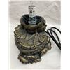 Image 13 : VINTAGE PELICAN COLORED GLASS AND METAL LAMP