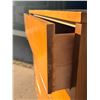 Image 10 : MID-CENTURY MODERN SOLID WOOD 5-DRAWER DRESSER