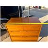 Image 5 : MID-CENTURY MODERN SOLID WOOD 5-DRAWER DRESSER