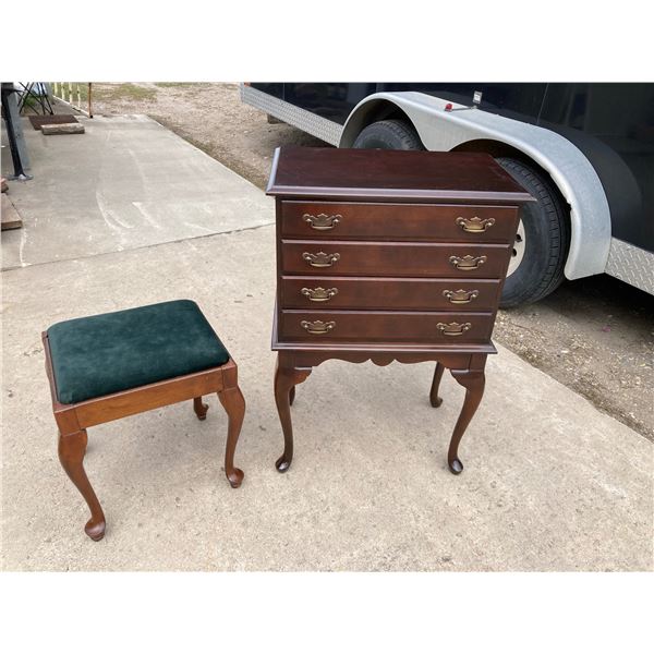 VINTAGE CHERRY QUEEN ANNE STYLE SILVERWARE/JEWELRY CHEST