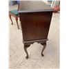 Image 7 : VINTAGE CHERRY QUEEN ANNE STYLE SILVERWARE/JEWELRY CHEST