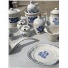 Image 3 : PFALTZGRAFF YORKTOWNE BLUE AND WHITE STONEWARE DISHES