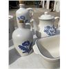 Image 5 : PFALTZGRAFF YORKTOWNE BLUE AND WHITE STONEWARE DISHES