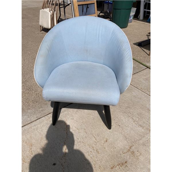 MID-CENTURY MODERN STYLE CLUB CHAIR