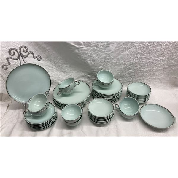 UNIVERSAL POTTERIES "BALLERINA" LINE