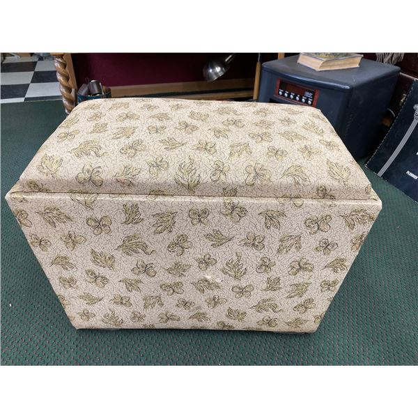 VINTAGE STORAGE CHEST