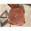 Image 2 : ANTIQUE AMERICAN CARVED OAK SPINDLE BACK SIDE CHAIR, LIKELY DATING FROM THE EARLY 20TH CENTURY